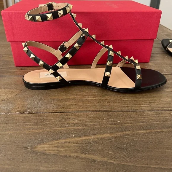 ✨Valentino Rockstud✨ Black Leather Ankle Strap Sandal - Picture 2 of 11
